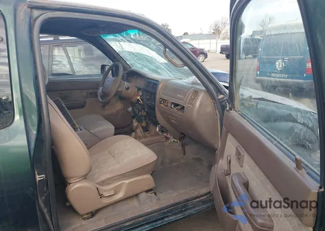 2000 Toyota Tacoma из США, поврежденный, VIN 4TAWM72N9YZ649928